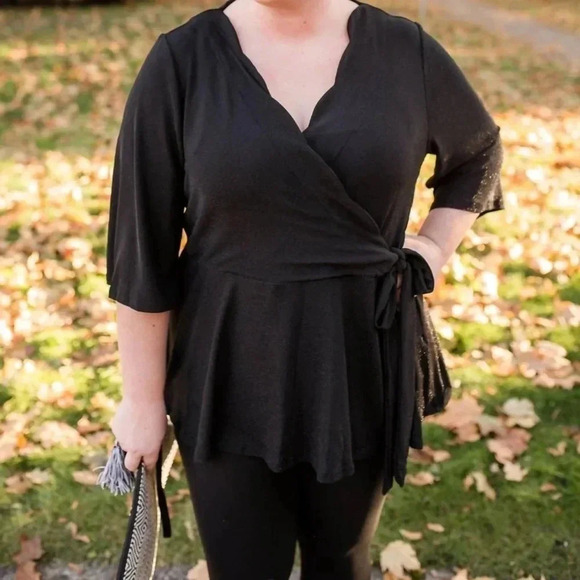 Andree by Unit Women's Metallic Black Wrap Front Stretch Top Plus Size 1X NWT - Picture 14 of 14